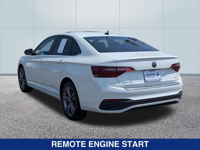 Used 2023 Volkswagen Jetta SE w/ Panoramic Sunroof Package FWD image 3
