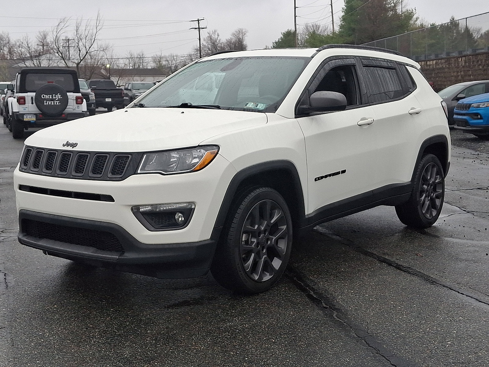 Used 2021 Jeep Compass Latitude w/ Sun and Sound Group AWD/4WD image 3