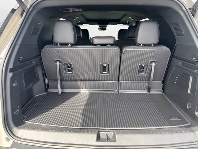 New 2026 Chevrolet Traverse Z71 w/ Driver Confidence Package AWD/4WD image 23