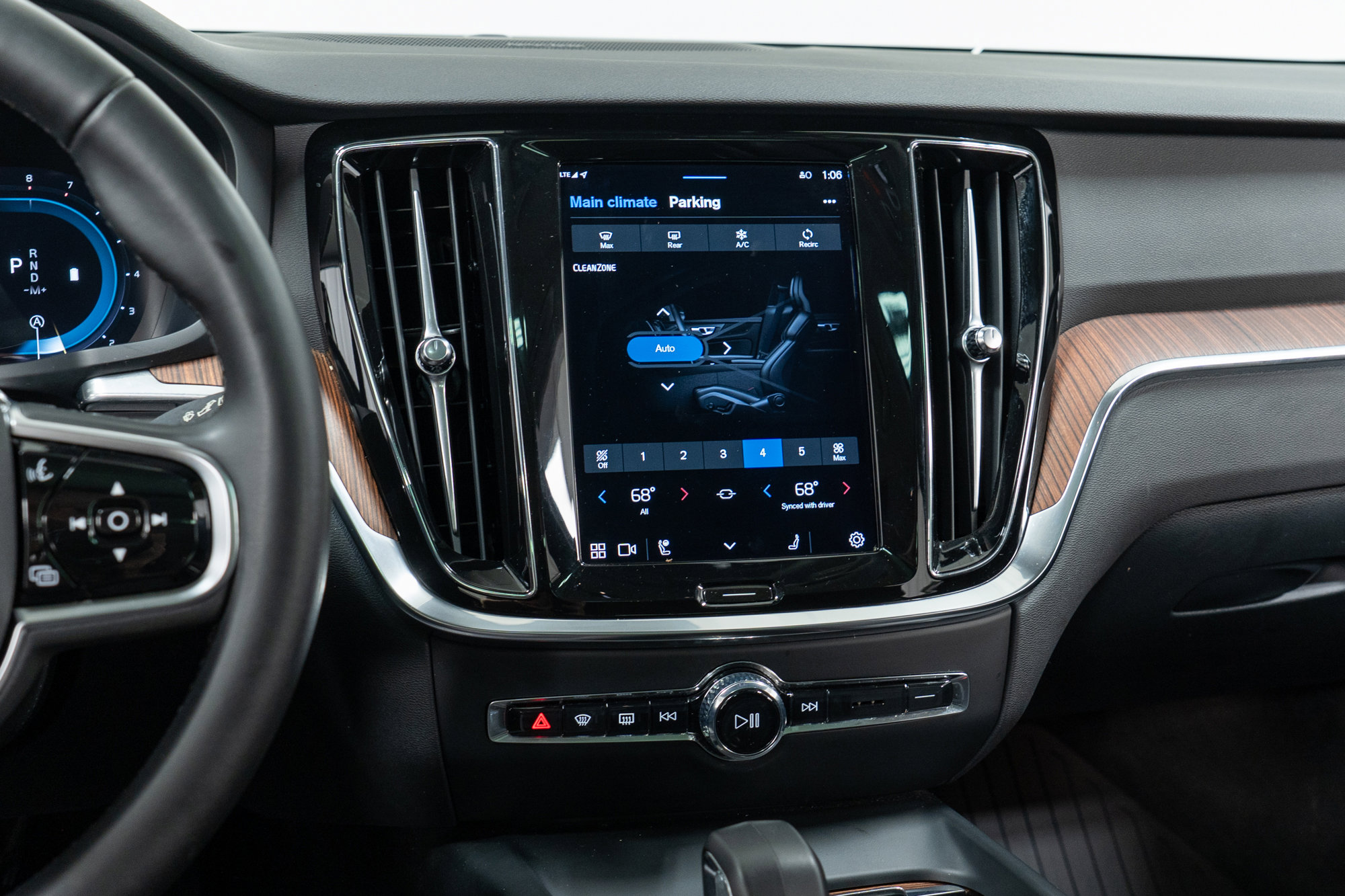 Used 2024 Volvo V60 B5 Cross Country Plus image 19