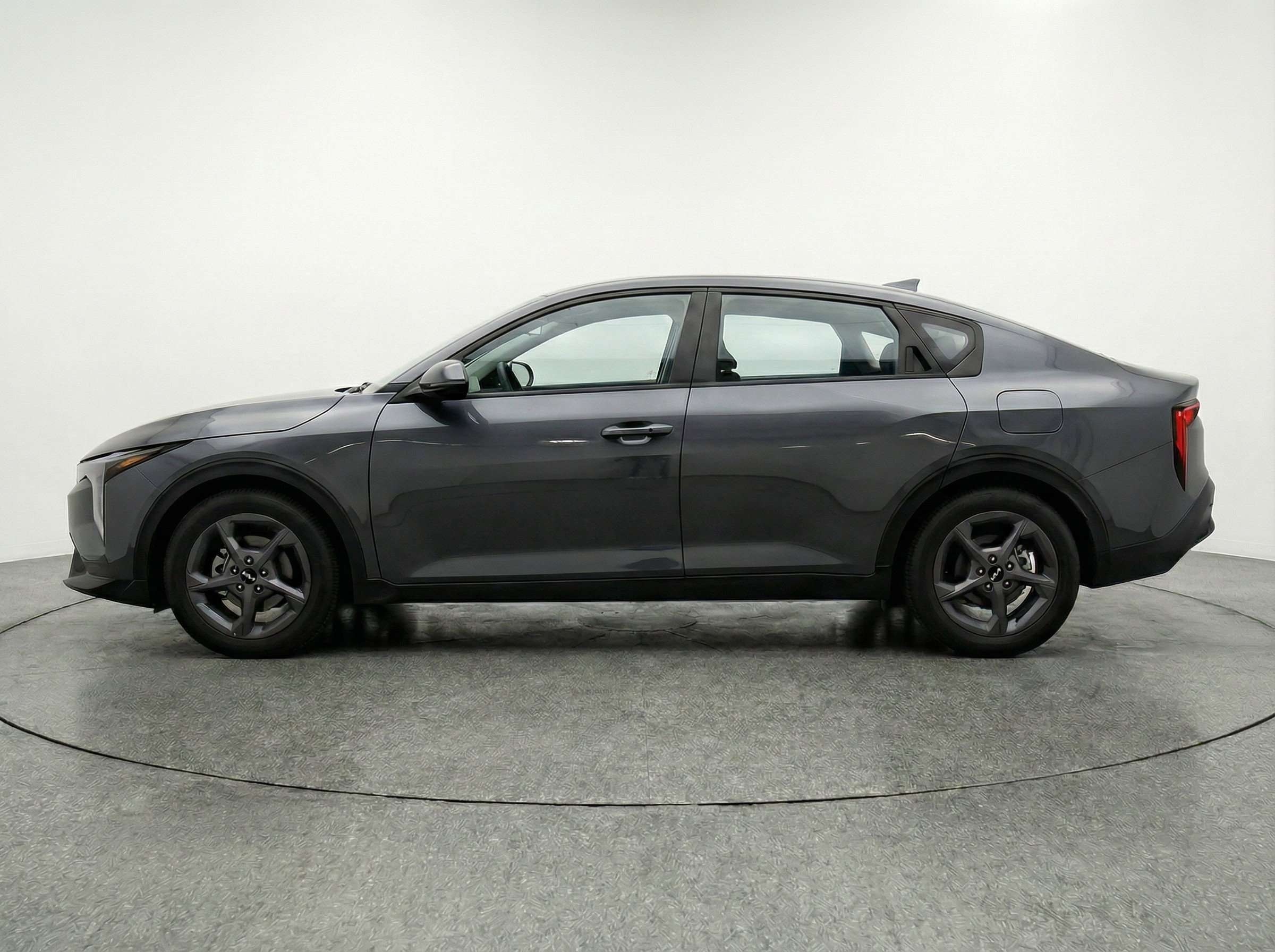 Used 2025 Kia K4 LXS image 5