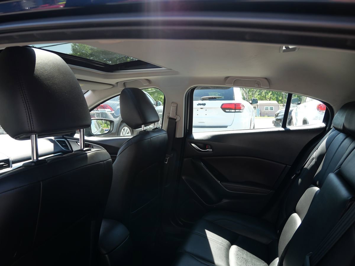 Used 2018 MAZDA MAZDA3 Touring FWD image 19