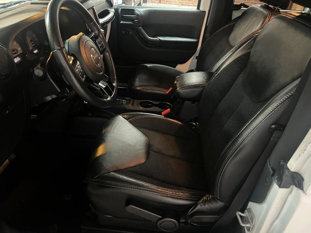 Used 2017 Jeep Wrangler Sahara image 17