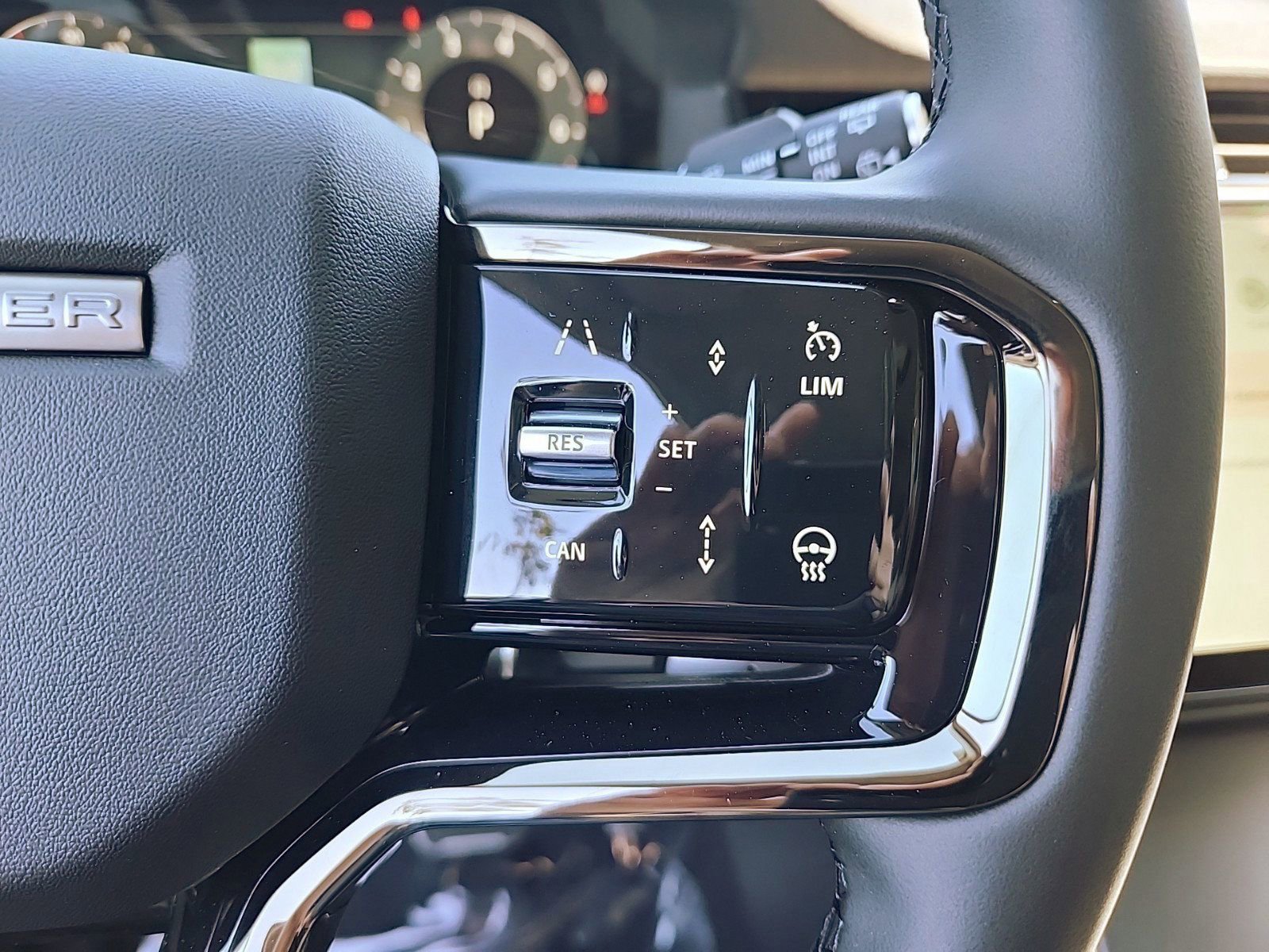 Used 2025 Land Rover Range Rover Evoque Dynamic SE image 20