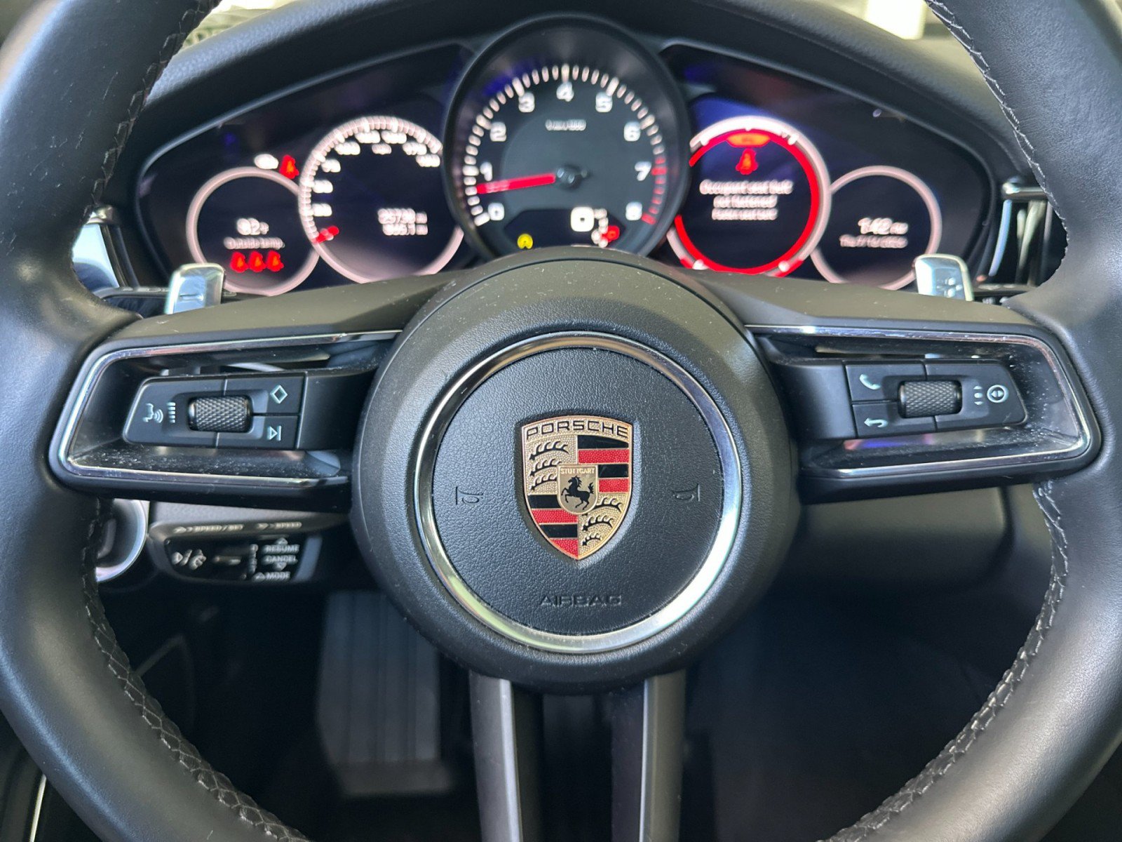 Used 2023 Porsche Panamera image 21