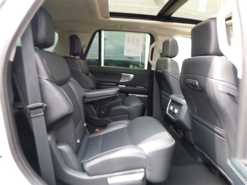 Used 2025 Ford Expedition Platinum AWD/4WD image 10