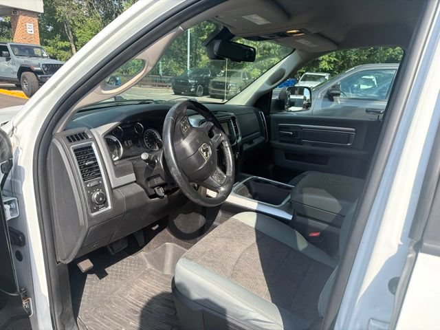 Used 2017 RAM 1500 Classic SLT w/ SLT Plus D←cor Group AWD/4WD image 2