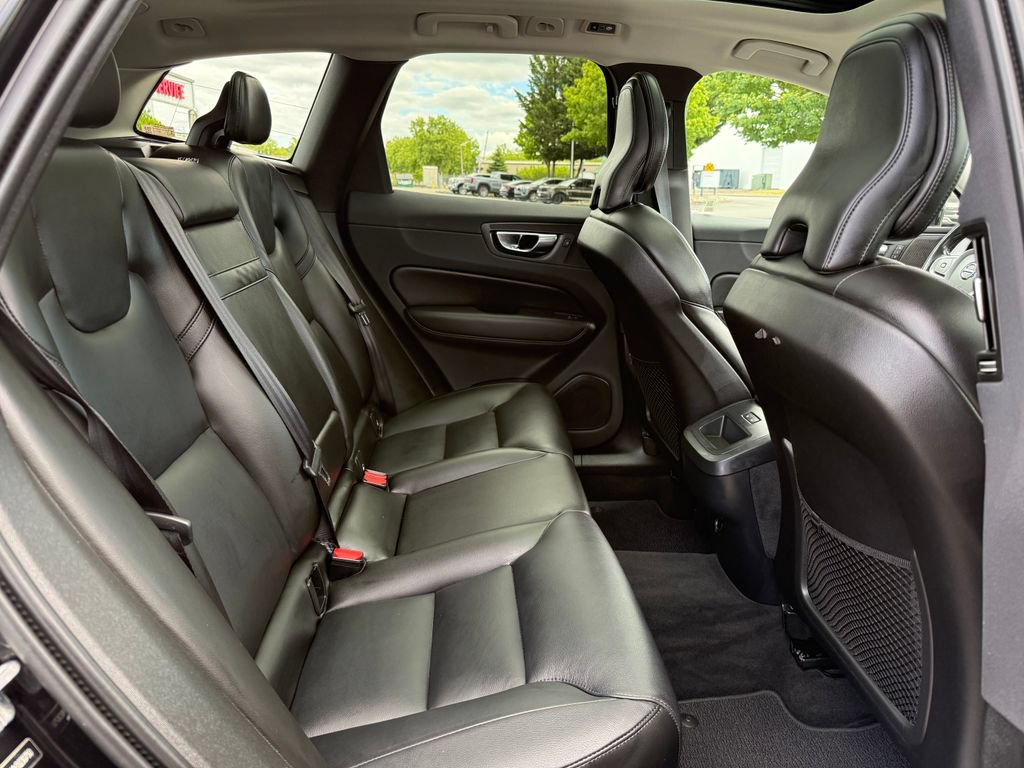 Used 2019 Volvo XC60 T6 Momentum w/ Multimedia Package AWD/4WD image 13