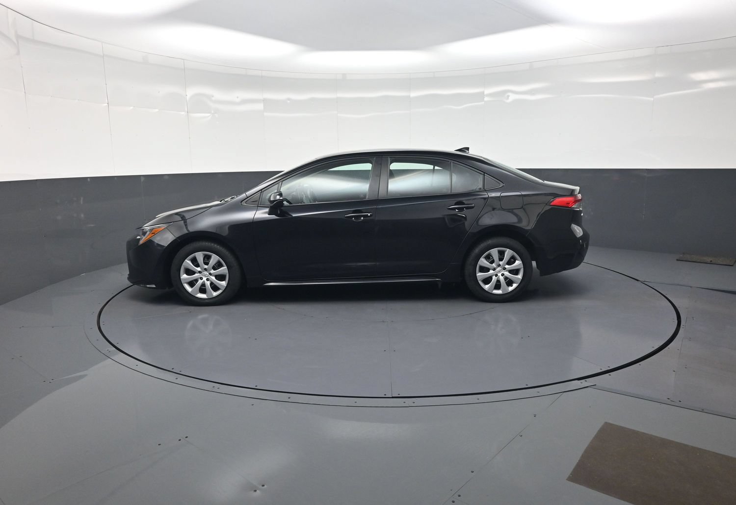 Used 2023 Toyota Corolla LE FWD image 6