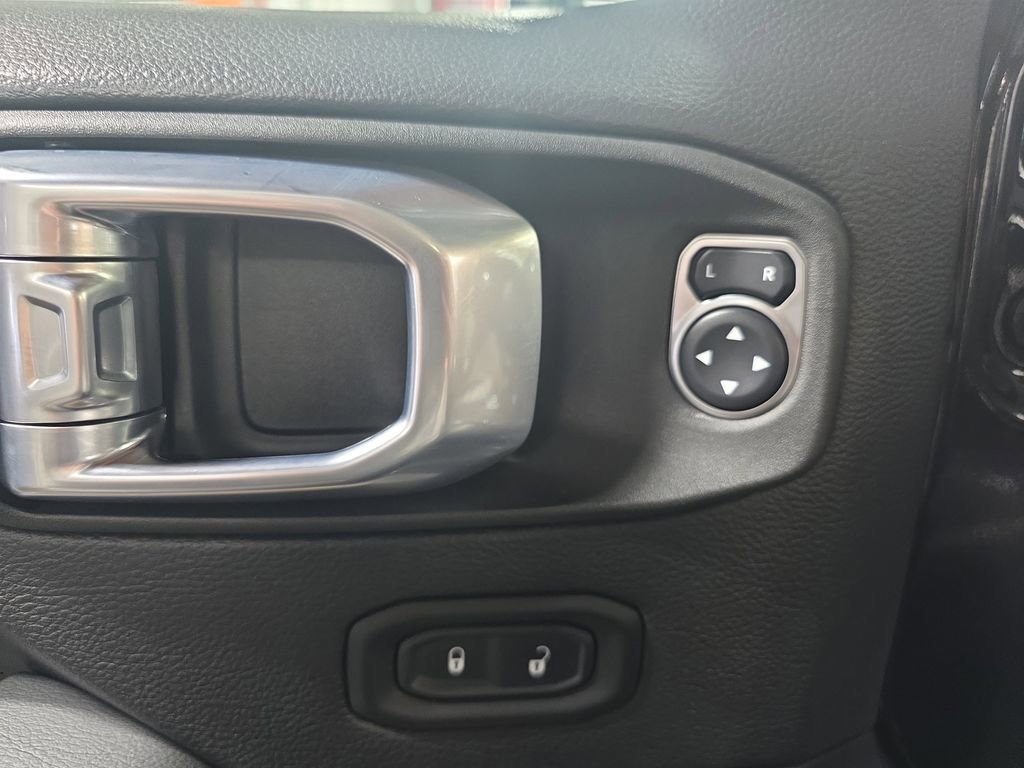 Used 2021 Jeep Wrangler Unlimited Sahara AWD/4WD image 27
