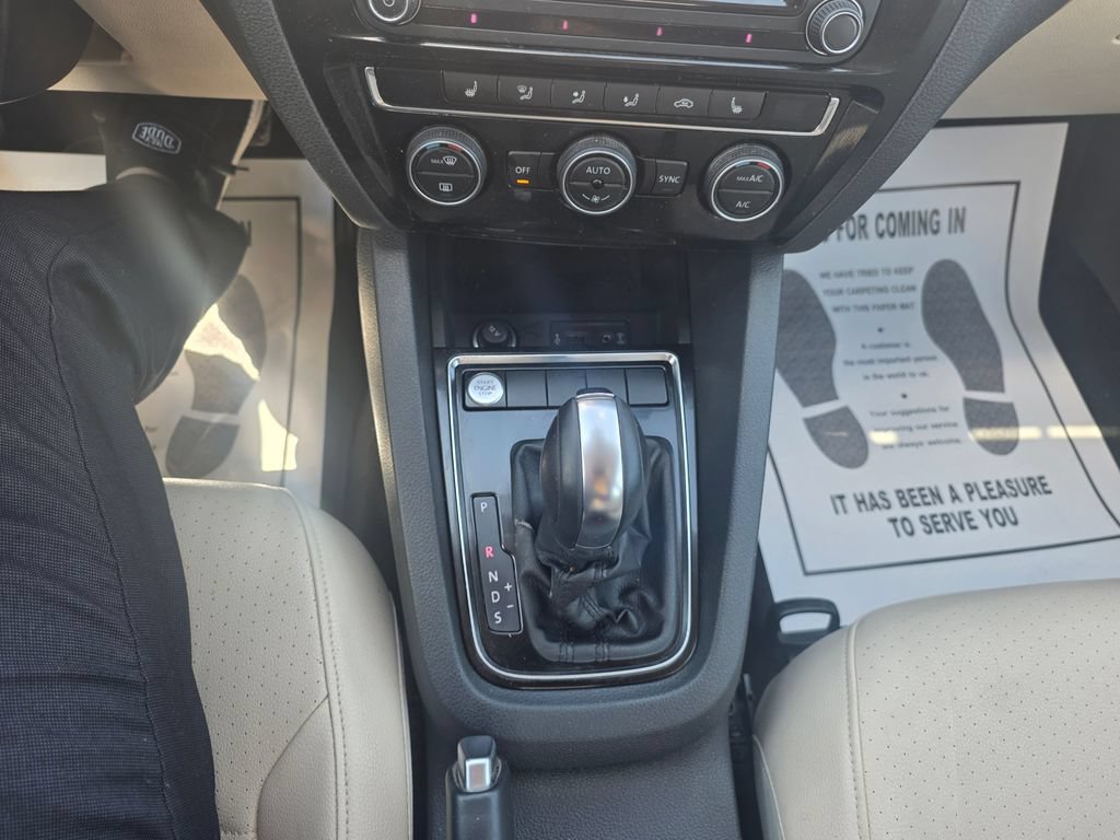 Used 2017 Volkswagen Jetta SEL FWD image 17