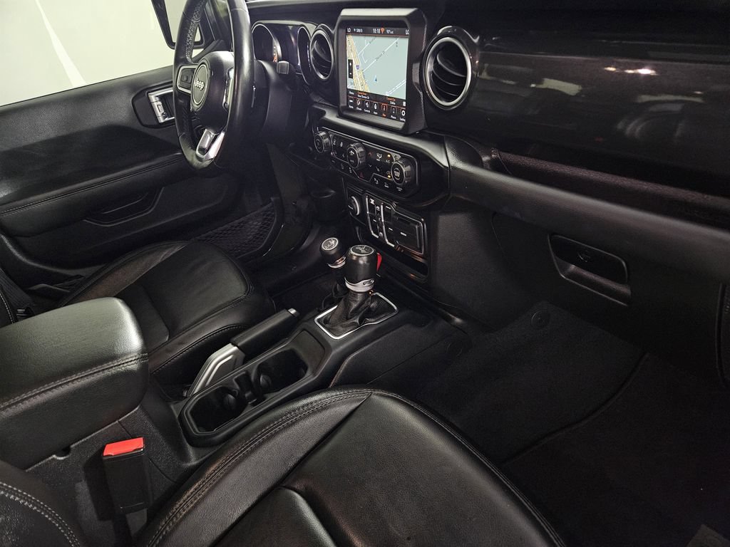 Used 2022 Jeep Wrangler Unlimited Sahara AWD/4WD image 30