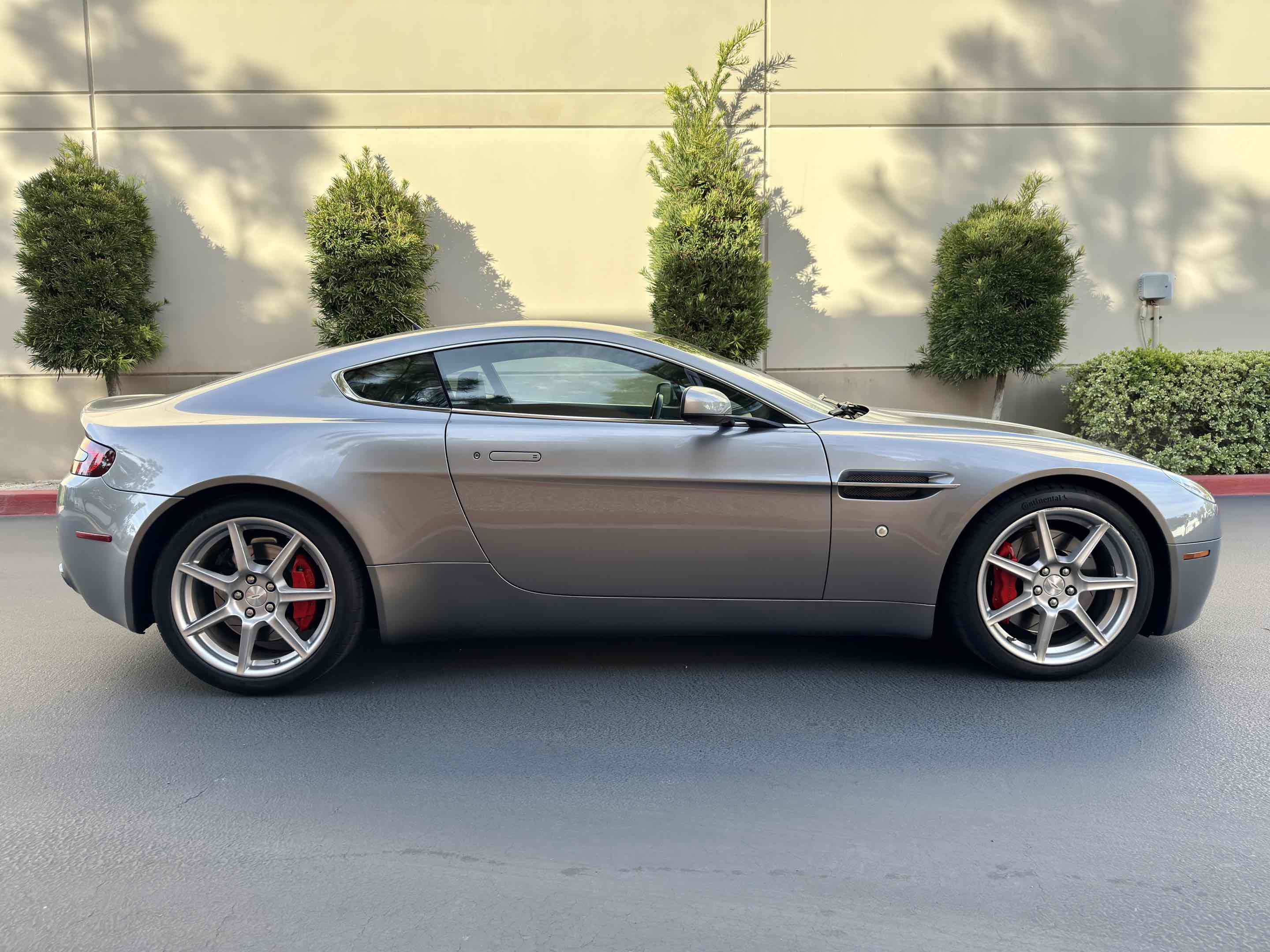 Used 2006 Aston Martin V8 Vantage Coupe RWD image 21