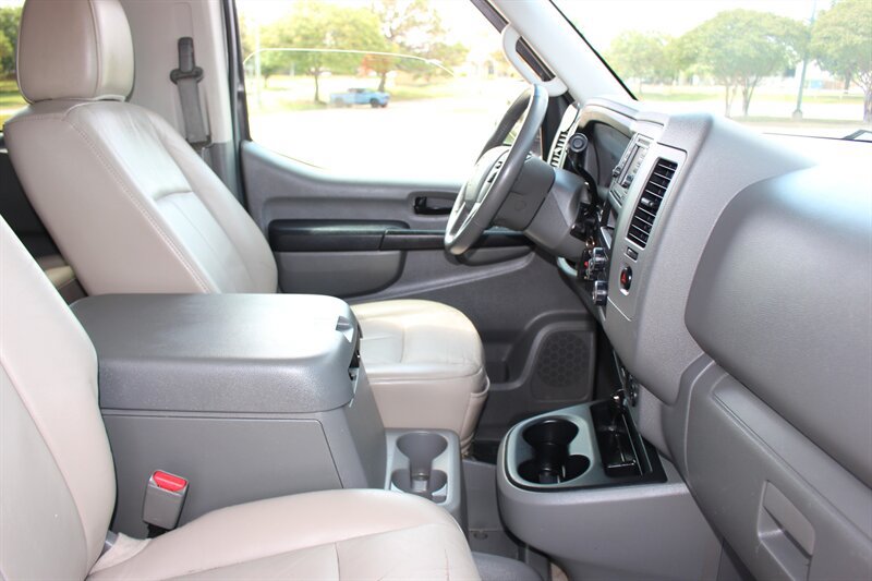 Used 2014 Nissan NV 3500 SL w/ Technology Package RWD image 28