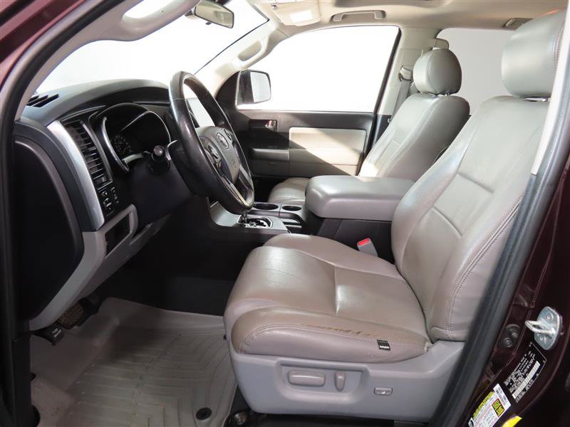 Used 2019 Toyota Sequoia SR5 AWD/4WD image 15
