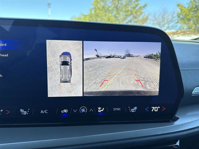 Used 2025 Chevrolet Traverse LT w/ Driver Confidence Package image 24