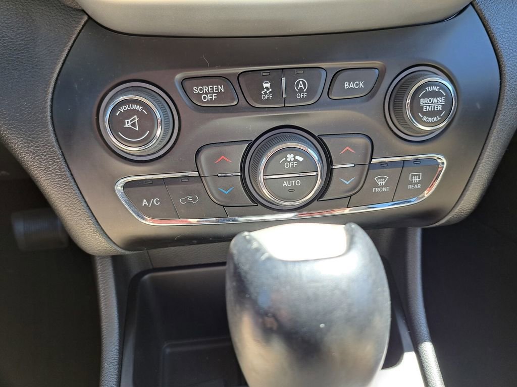 Used 2015 Jeep Cherokee Limited w/ Luxury Group image 17