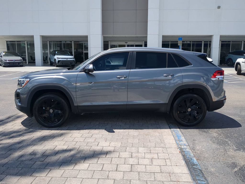 Used 2025 Volkswagen Atlas Cross Sport SE FWD image 6