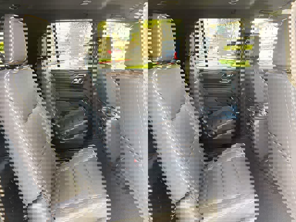 Used 2023 Chevrolet Suburban Premier image 40