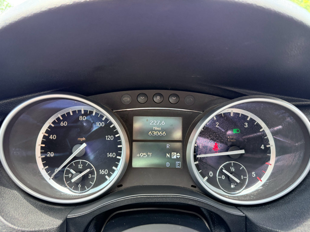 Used 2012 Mercedes-Benz R 350 BlueTEC 4MATIC image 16