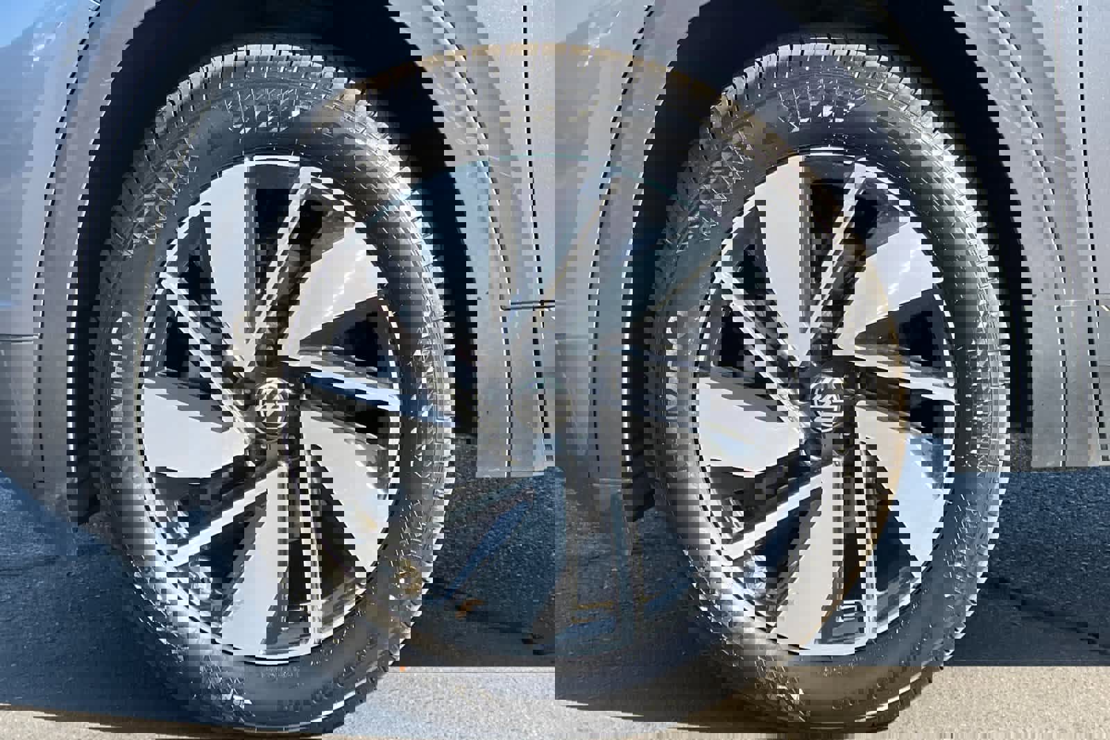 Used 2024 Volkswagen Atlas SE image 27