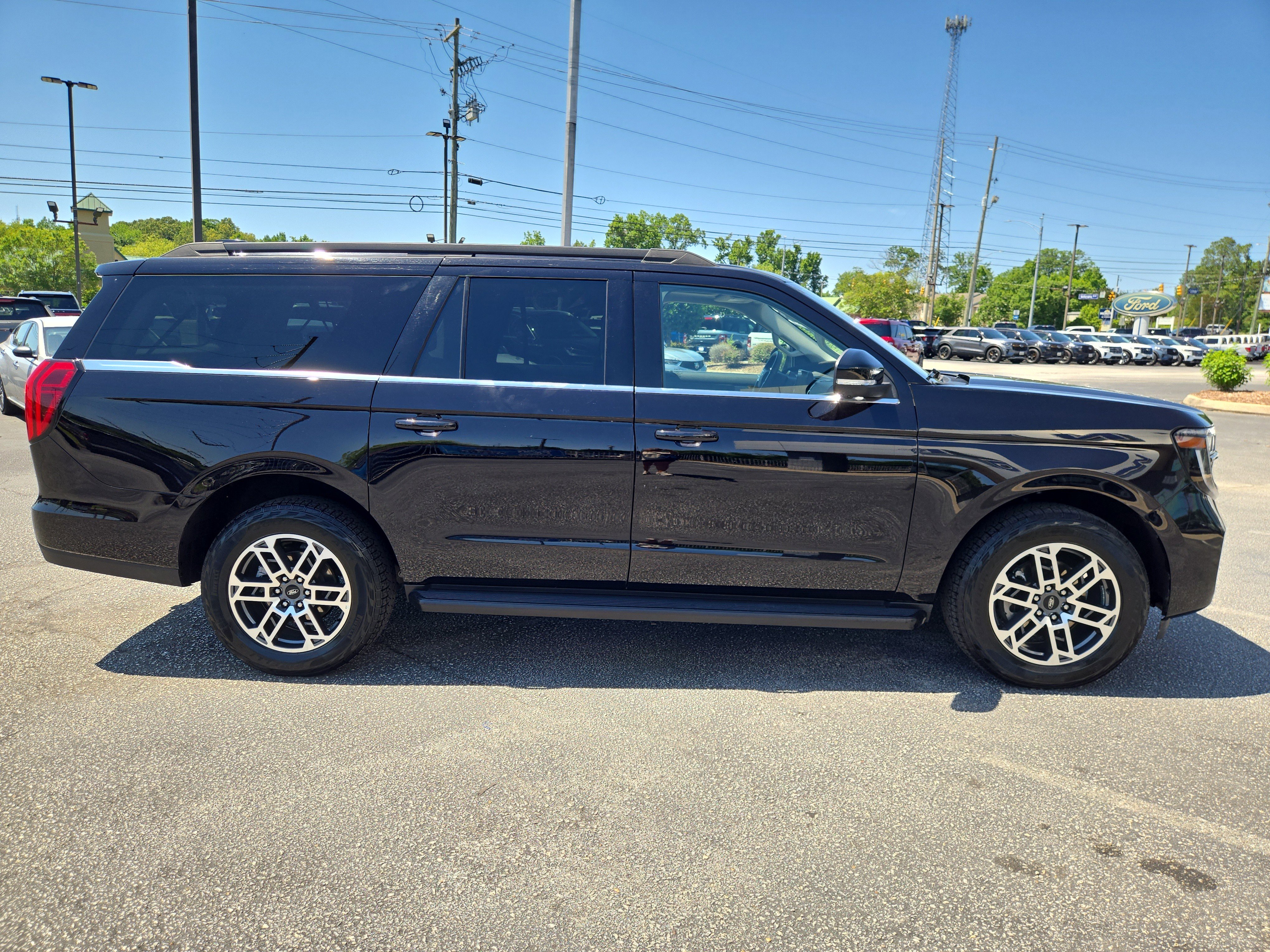 Used 2025 Ford Expedition Max Active AWD/4WD image 6