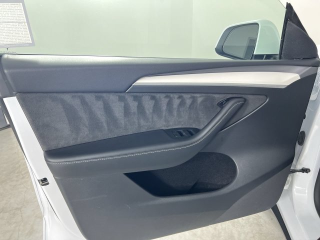 Used 2023 Tesla Model Y Long Range AWD/4WD image 21