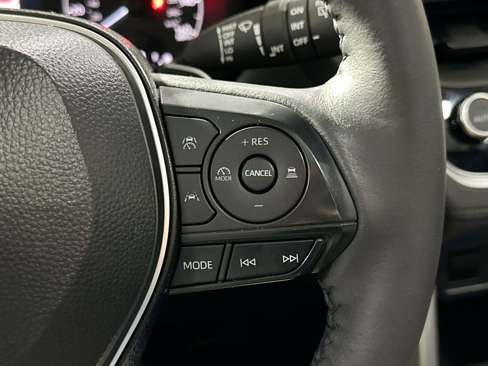 Used 2024 Toyota Corolla Cross SE w/ Moonroof Package image 19