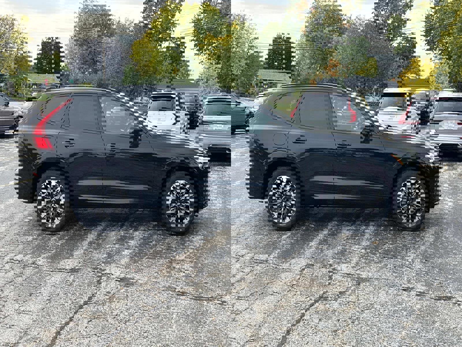 New 2026 Volvo XC60 B5 Plus w/ Climate Package image 4