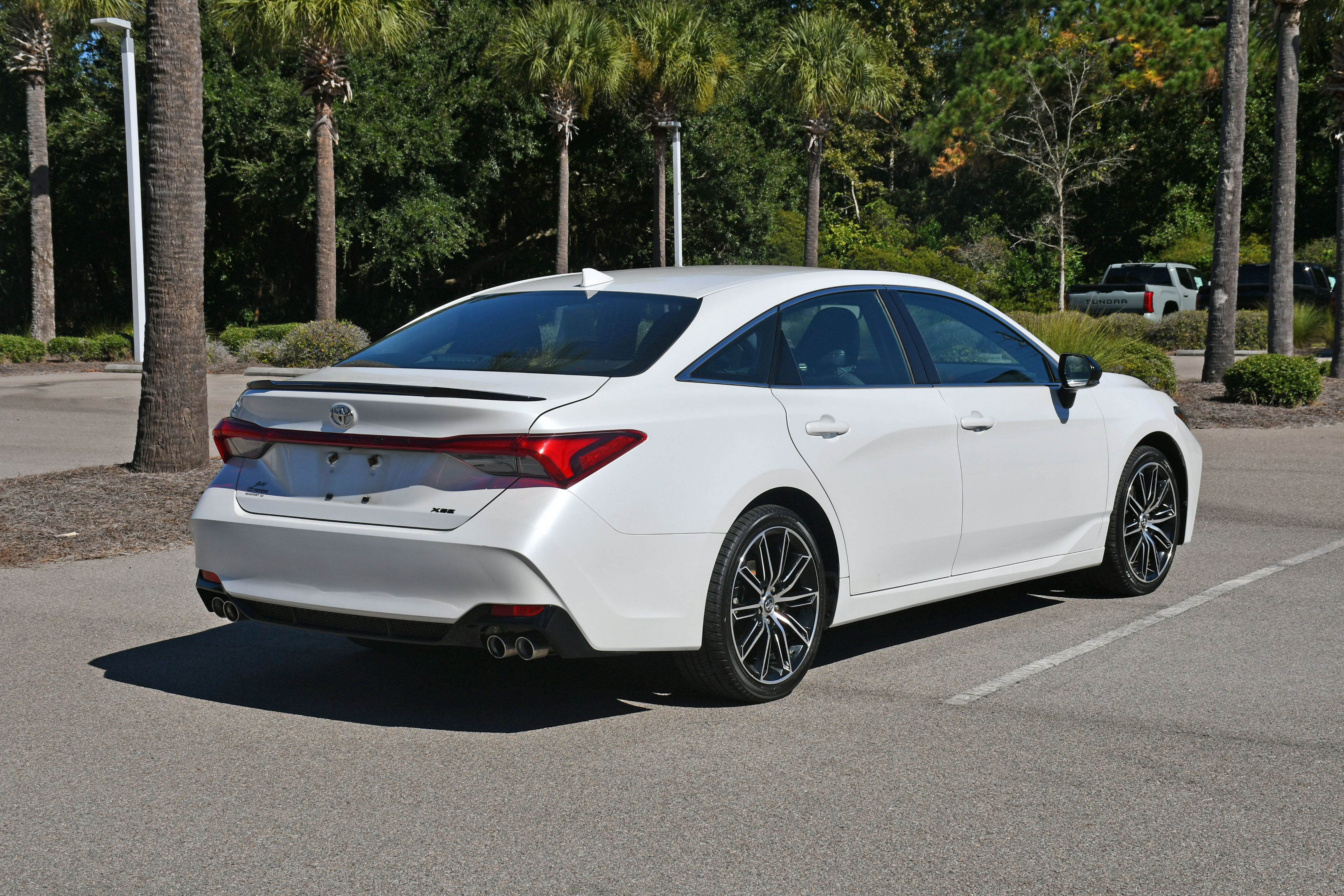 Used 2019 Toyota Avalon XSE image 4