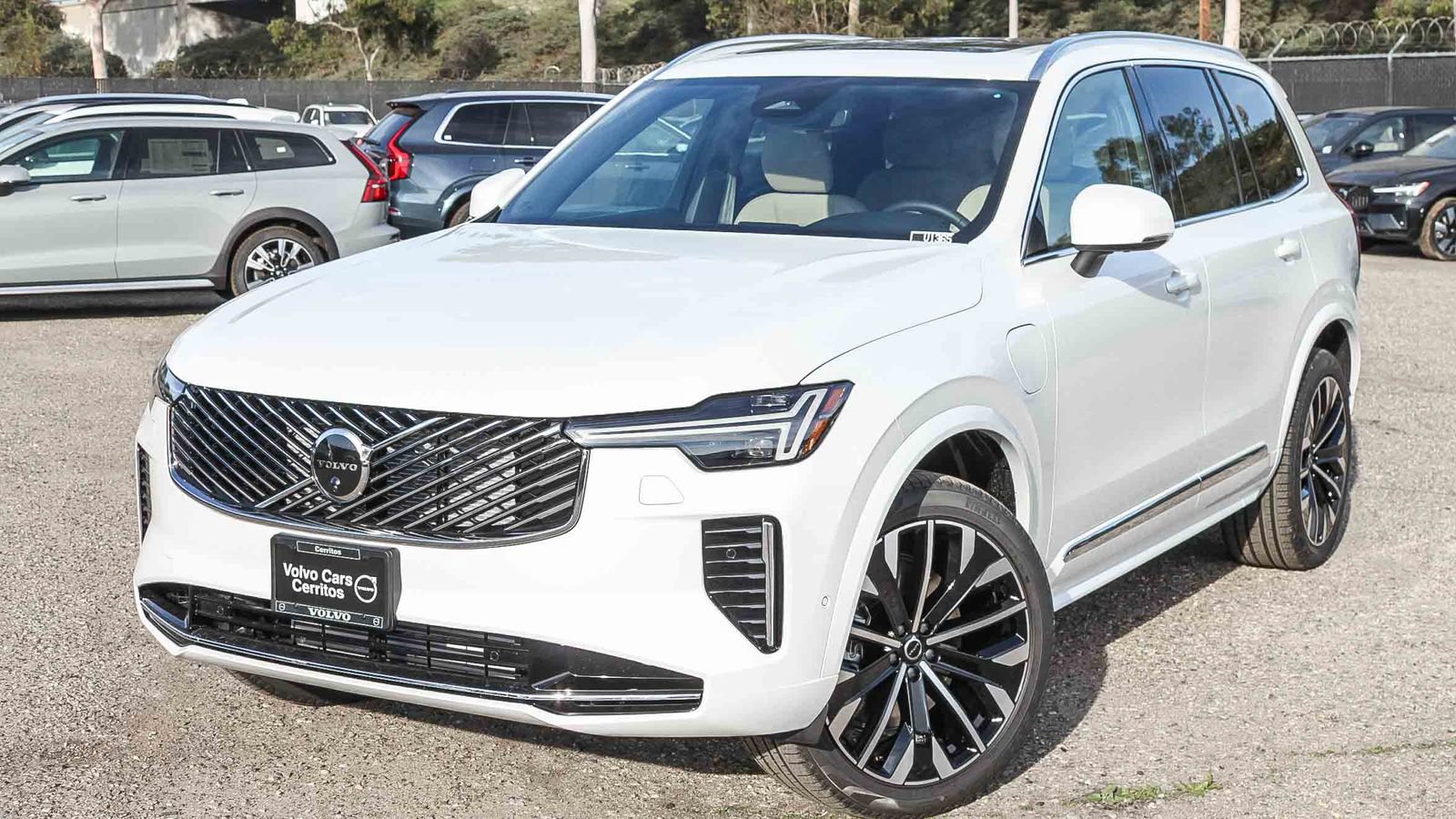 New 2026 Volvo XC90 T8 Plus w/ Protection Package Premier