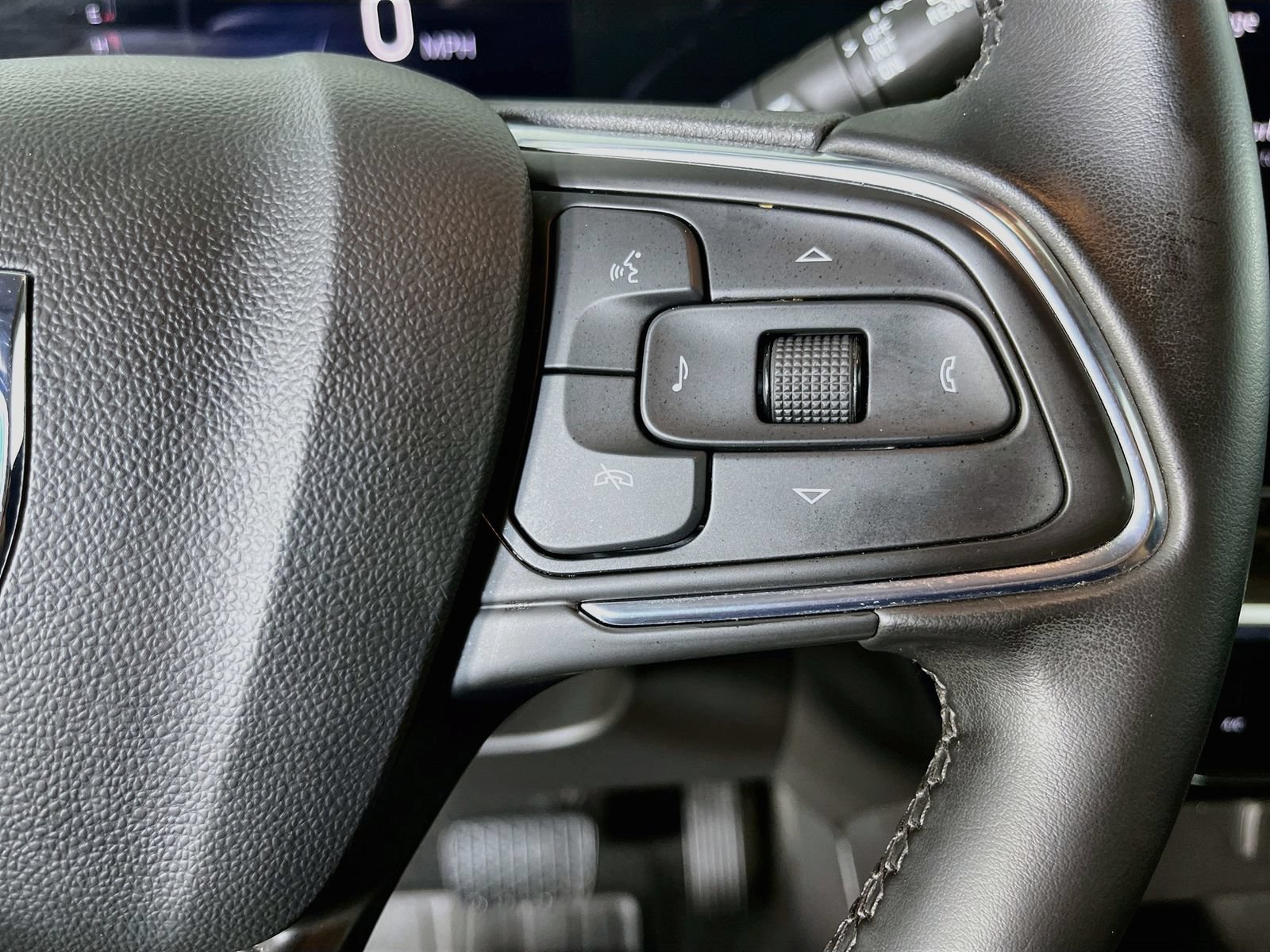 Used 2025 Buick Encore GX Sport Touring AWD/4WD image 17