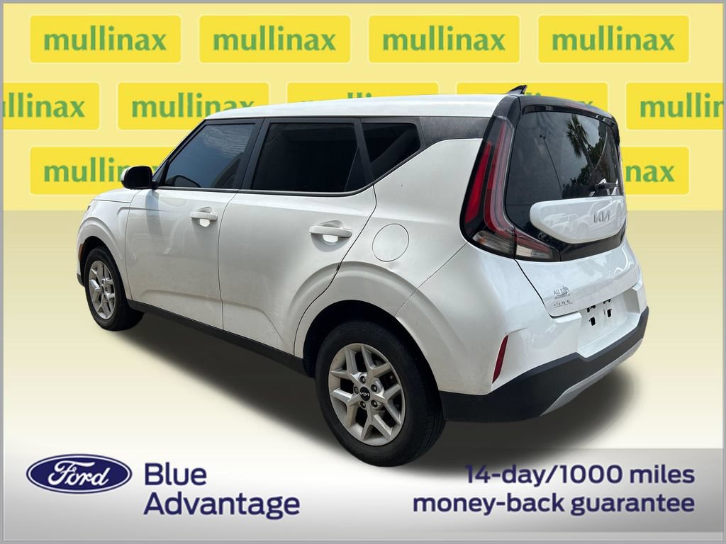 Used 2025 Kia Soul LX w/ LX Technology Package FWD image 4