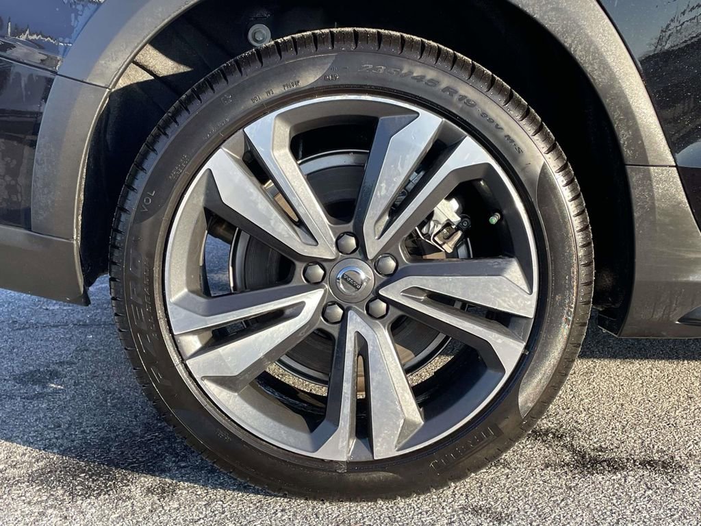 New 2025 Volvo V60 B5 Cross Country Plus w/ Protection Package Premier image 31
