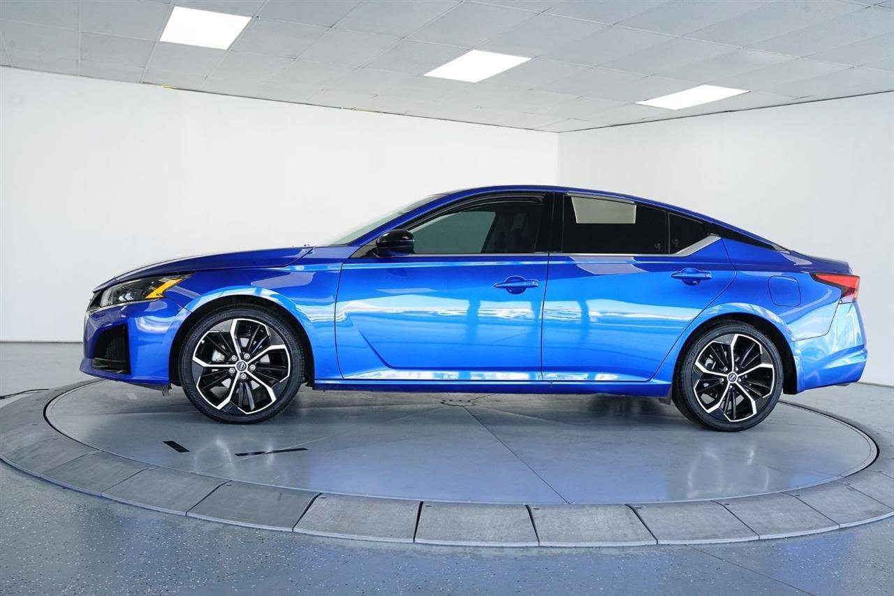 Used 2025 Nissan Altima 2.5 SR w/ SR Premium Package FWD image 6