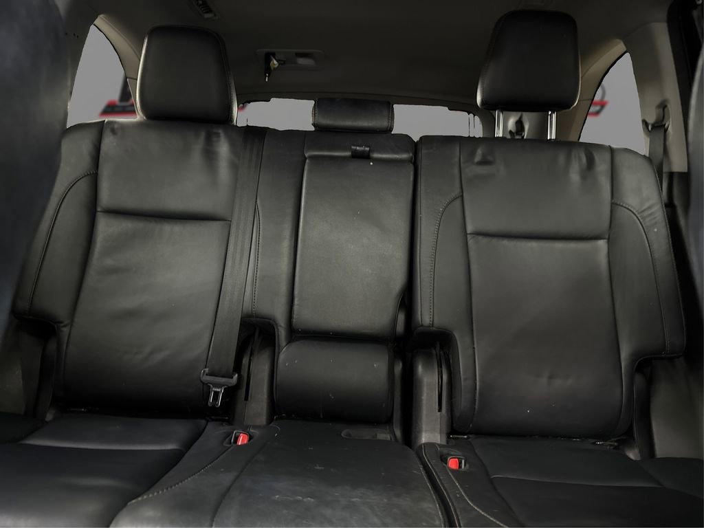 Used 2017 Toyota Highlander XLE w/ Carpet Mat Package image 19