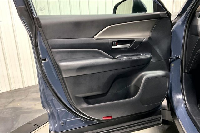 Certified 2025 Toyota Grand Highlander AWD image 24