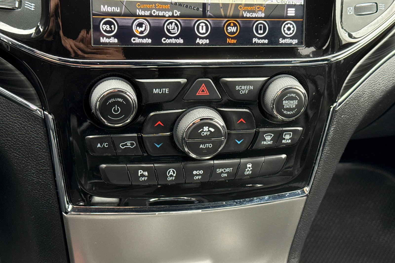 Used 2021 Jeep Grand Cherokee Limited w/ Trailer Tow Group IV image 27