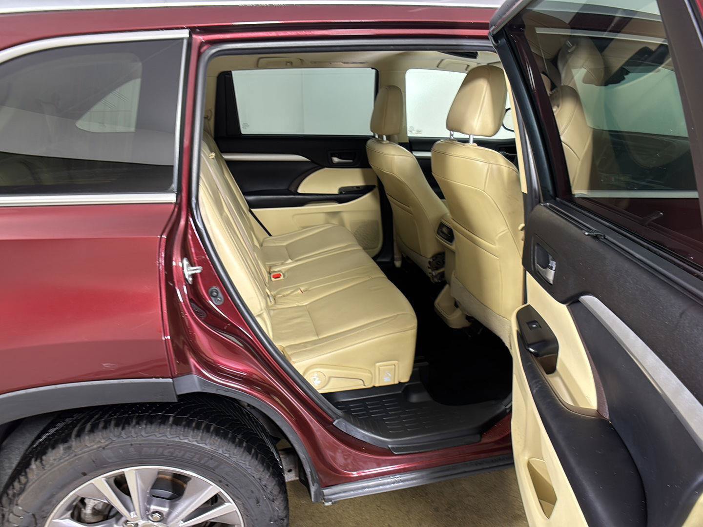 Used 2015 Toyota Highlander XLE AWD/4WD image 17