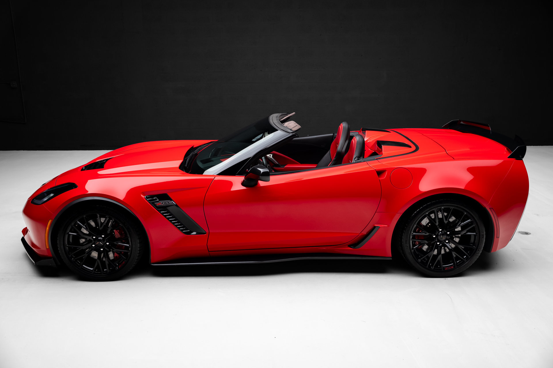 Used 2016 Chevrolet Corvette Z06 w/ 3LZ Preferred Equipment Group RWD image 17
