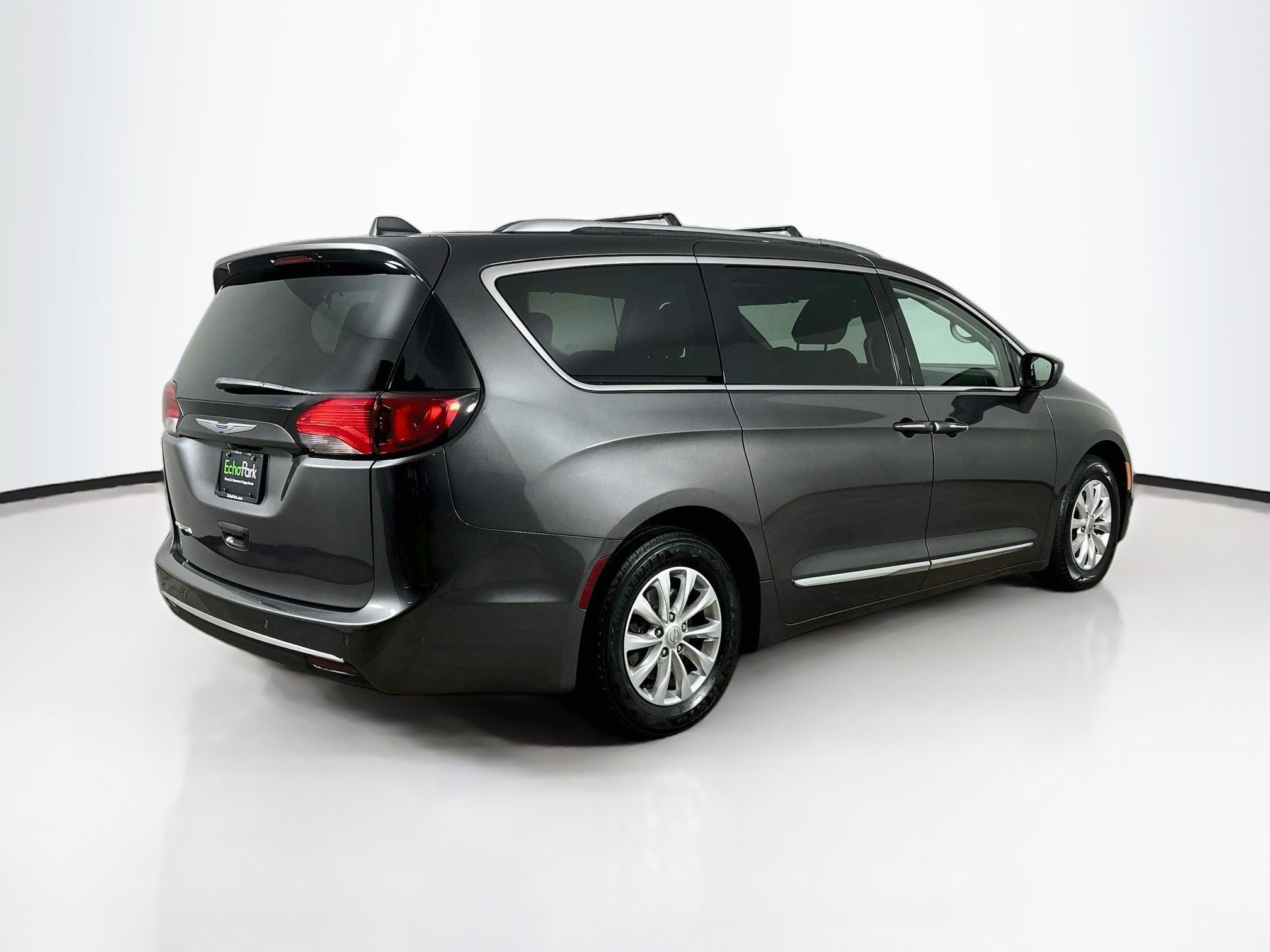 Used 2018 Chrysler Pacifica Touring-L FWD image 9