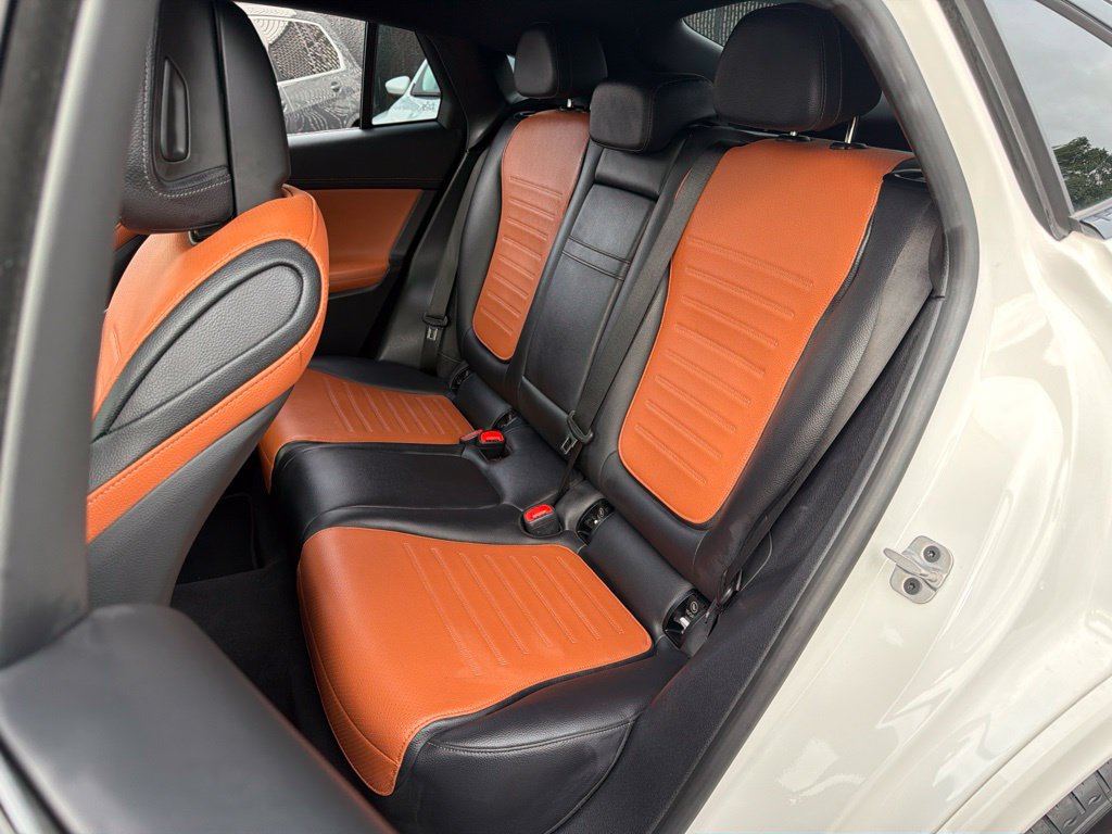 Used 2024 Mercedes-Benz GLC 300 4MATIC image 25