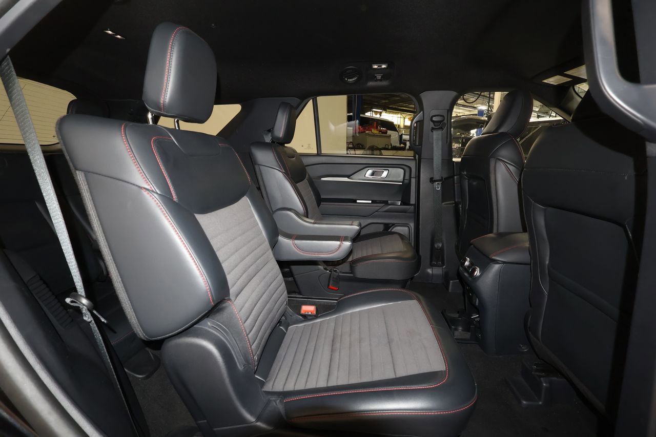 Used 2025 Ford Explorer ST-Line image 27