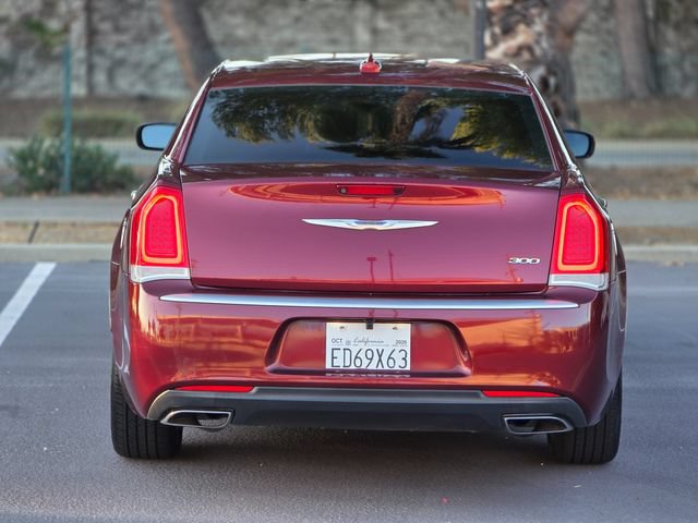 Used 2018 Chrysler 300 Touring w/ Chrome Appearance Package RWD image 9