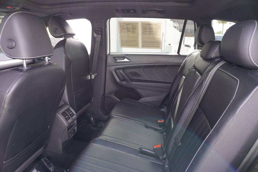 Used 2022 Volkswagen Tiguan SE R-Line image 11
