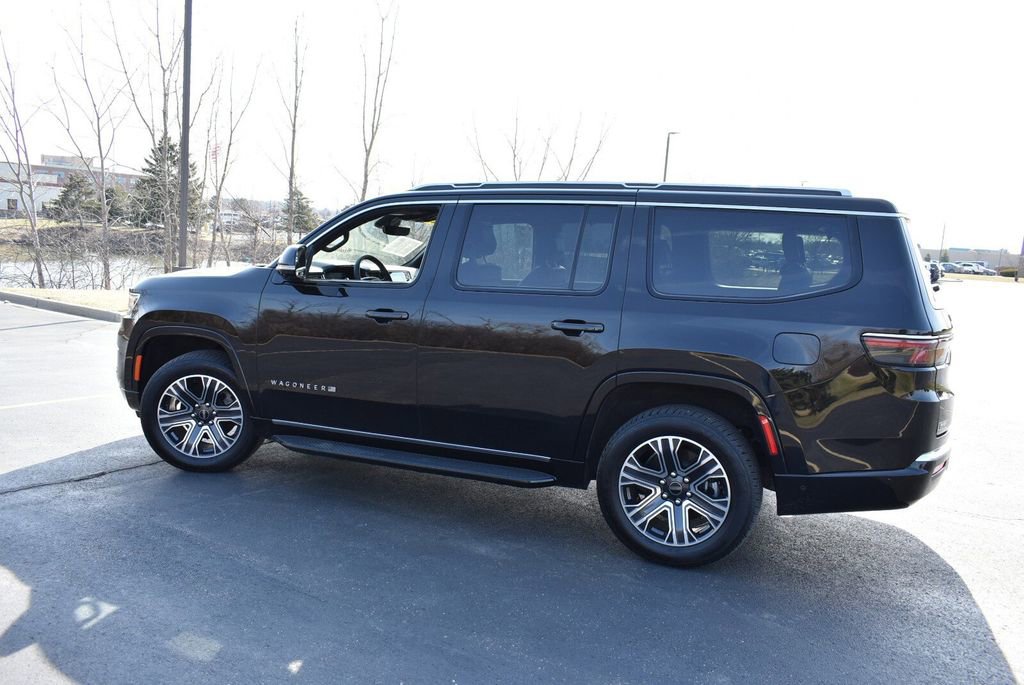 Used 2025 Jeep Wagoneer 4WD w/ Convenience Group I image 8