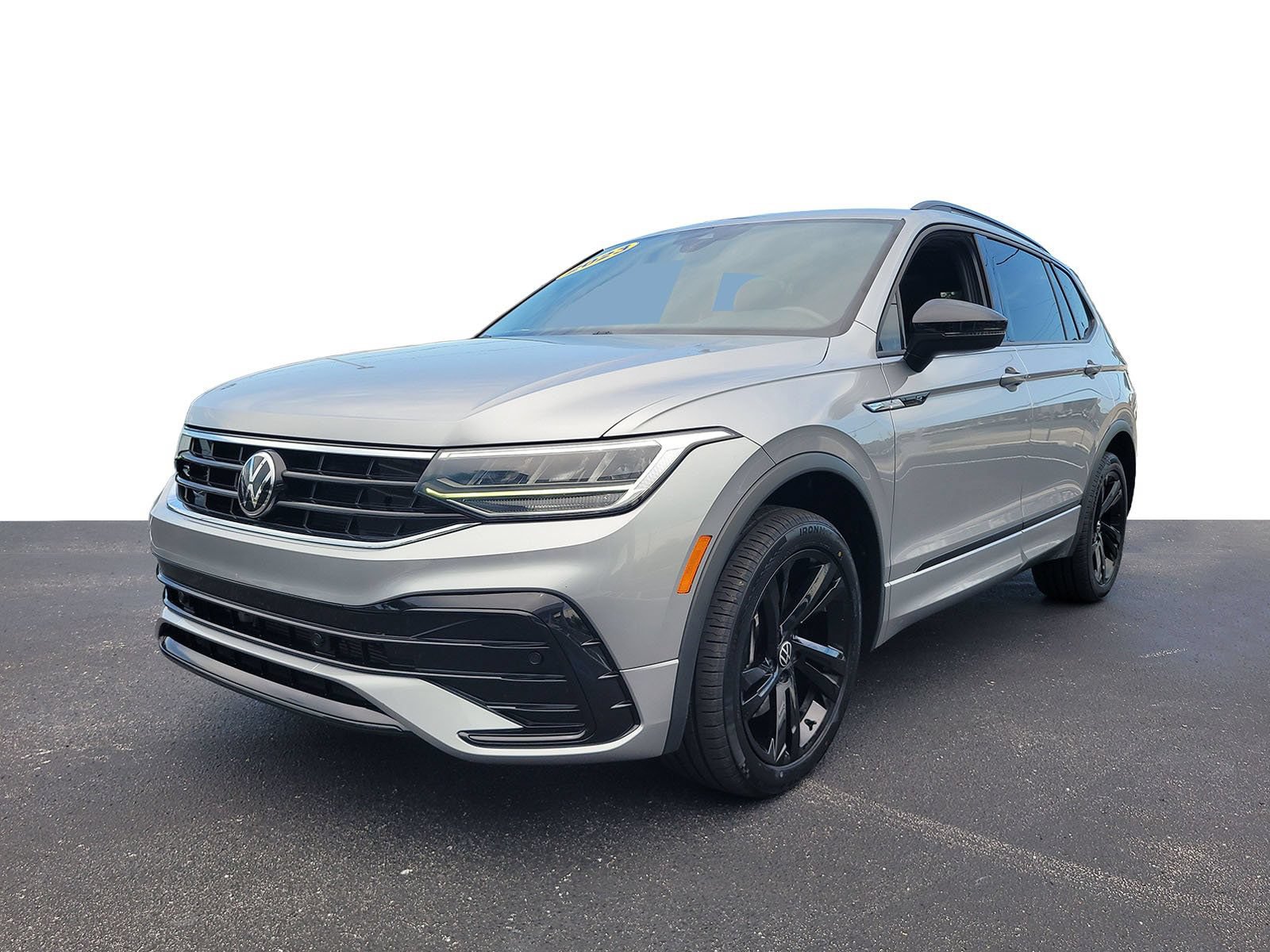 Used 2023 Volkswagen Tiguan SE R-Line FWD image 2