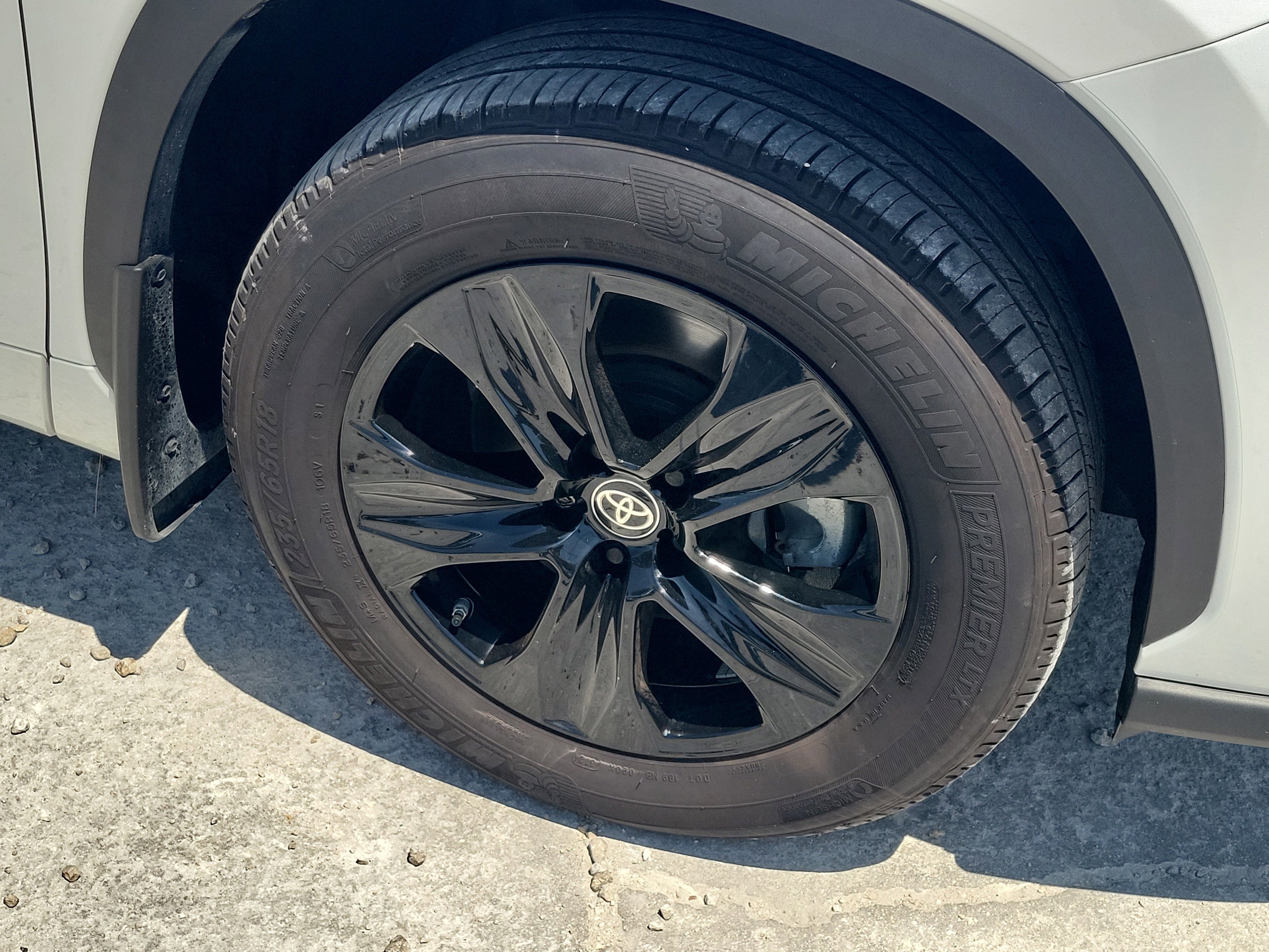 Used 2025 Toyota Highlander XLE AWD/4WD image 8