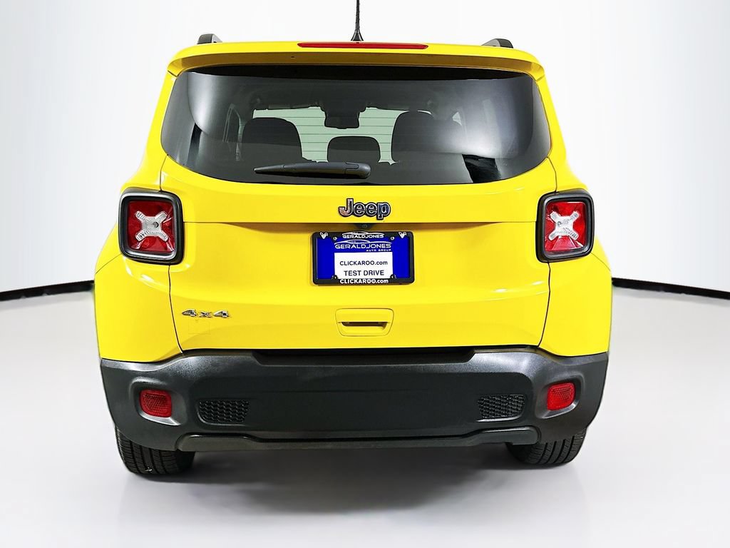 Used 2023 Jeep Renegade Latitude w/ Premium Group AWD/4WD image 15