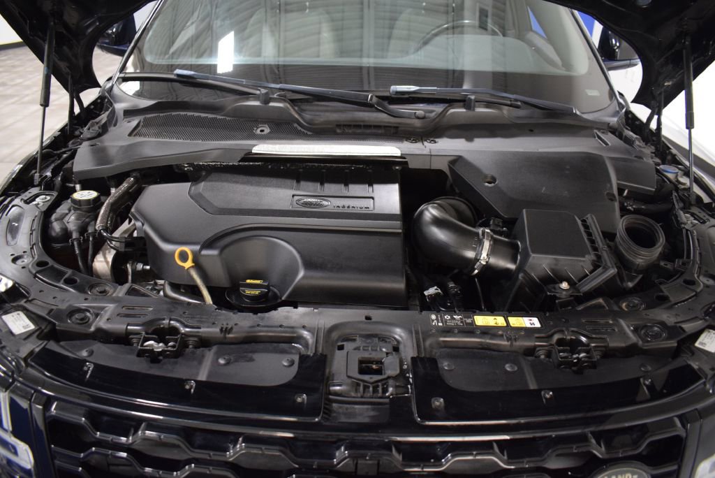 Used 2020 Land Rover Range Rover Evoque SE image 34